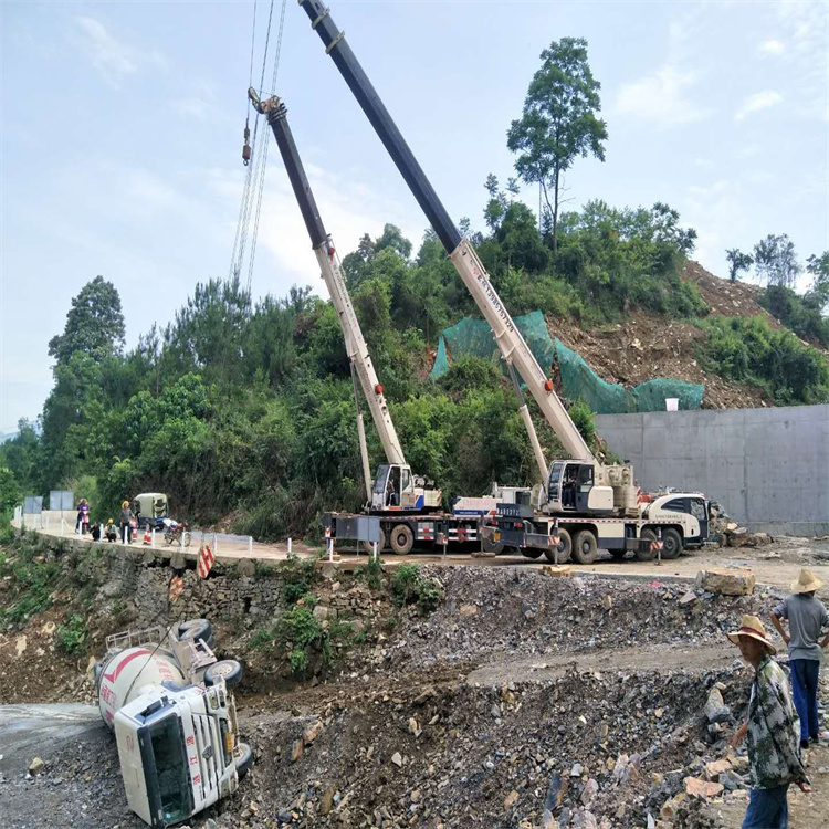 大安汽车掉沟里叫吊车救援要多少钱